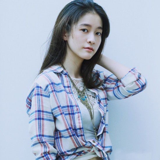 不滿20歲國產(chǎn)女星顏值PK：關(guān)曉彤歐陽娜娜不是最美