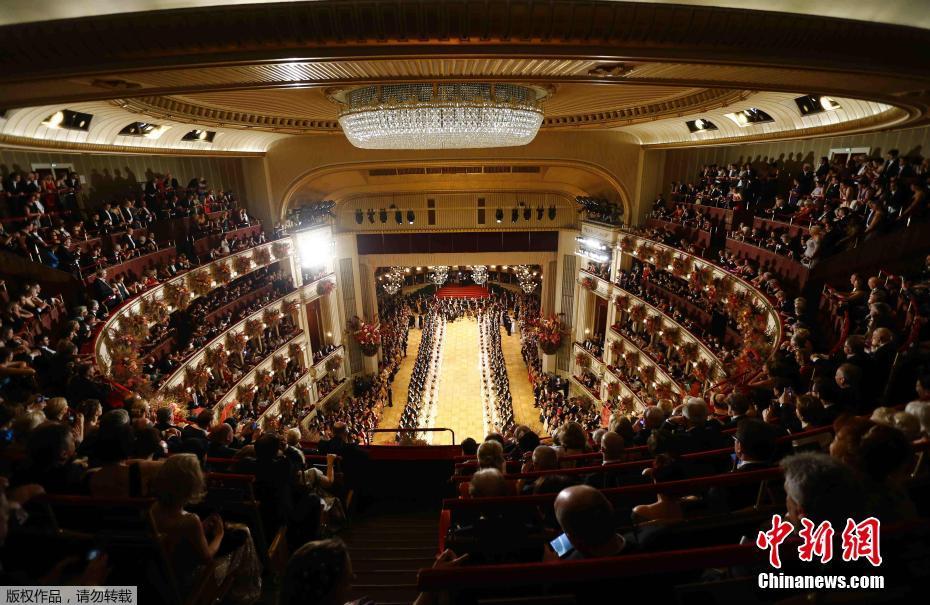 維也納歌劇院舉行年度舞會 場面盛大奢華