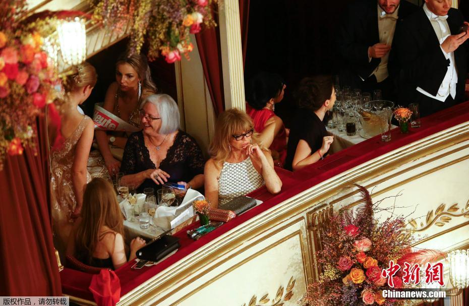 維也納歌劇院舉行年度舞會 場面盛大奢華