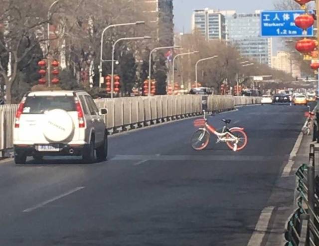 成都共享單車被燒毀 盤點(diǎn)N種被“玩壞”的共享單車