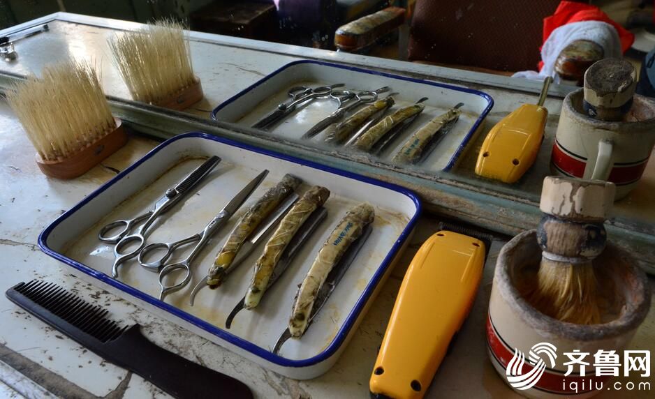 65歲老人堅守老理發(fā)店40余年（組圖）