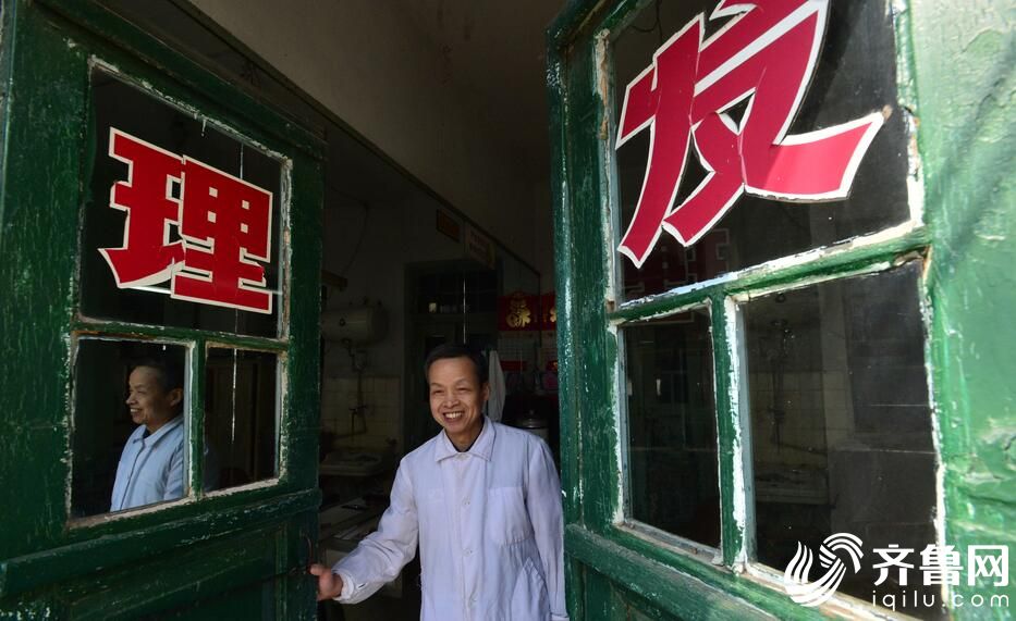 65歲老人堅守老理發店40余年（組圖）