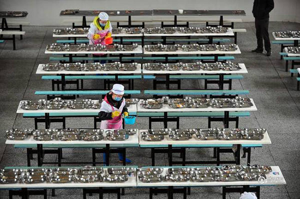 最大農村寄宿小學 近千人靠“剪刀石頭布”打飯