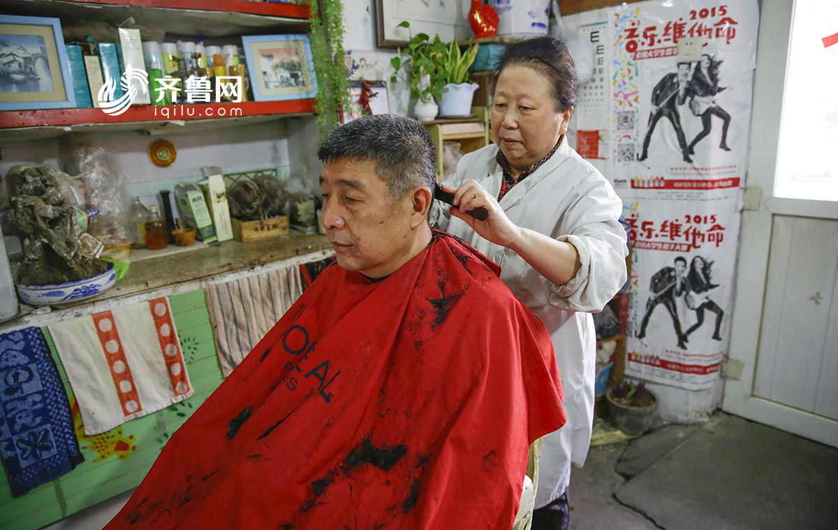 圖片故事：二月二“剃龍頭”：理發師堅守傳統技藝43年[組圖]