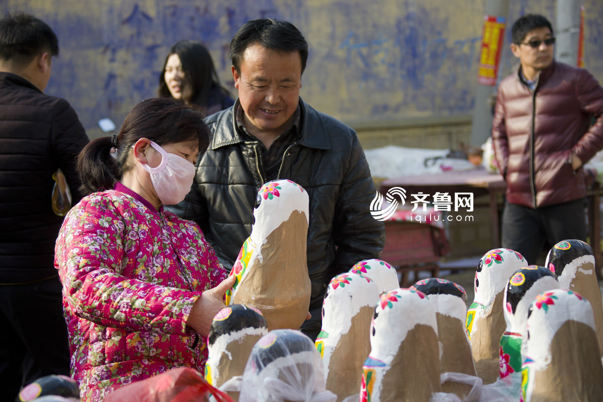 感受非遺文化 山東火把李廟會泥塑娃娃當主角[組圖]