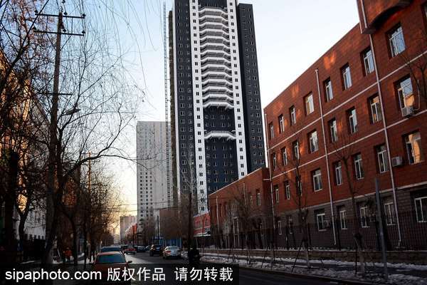 沈陽現(xiàn)巨型“搓衣板”大樓 造型有趣奪人眼球（組圖）