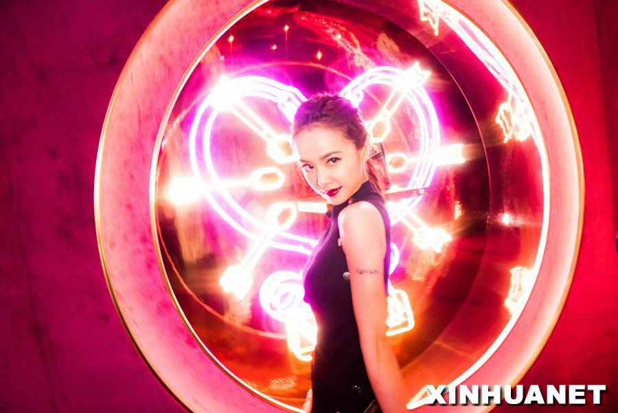 蔡依林上演“米蘭換裝秀” 氣場(chǎng)不輸超模