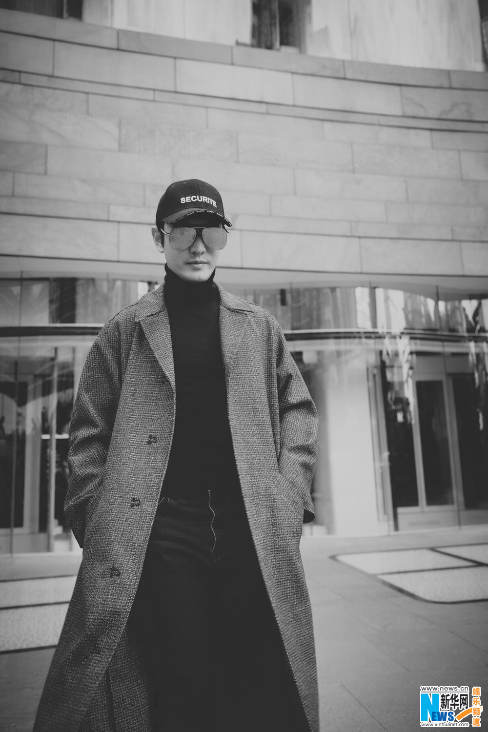 黃曉明格紋大衣引領復古時尚風