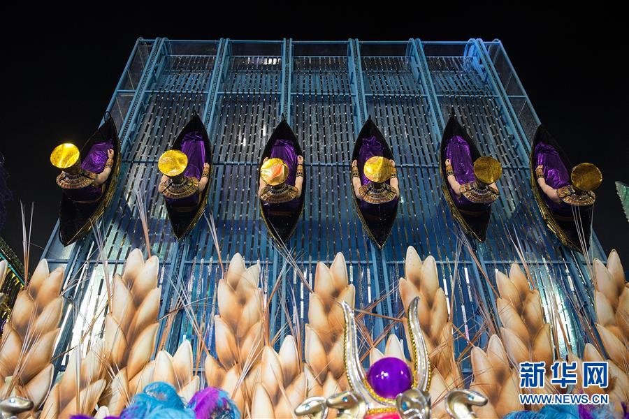 巴西特級組桑巴舞?；ㄜ囇灿位顒勇淠?/></p>

<p>2月28日，在巴西里約熱內盧，特級組桑巴舞校花車參加巡游活動。 2月28日，2017年里約狂歡節特級組桑巴舞校花車巡游活動在巴西里約熱內盧桑巴大道落下帷幕。 新華社記者李明 攝</p>
</div>

<div width=