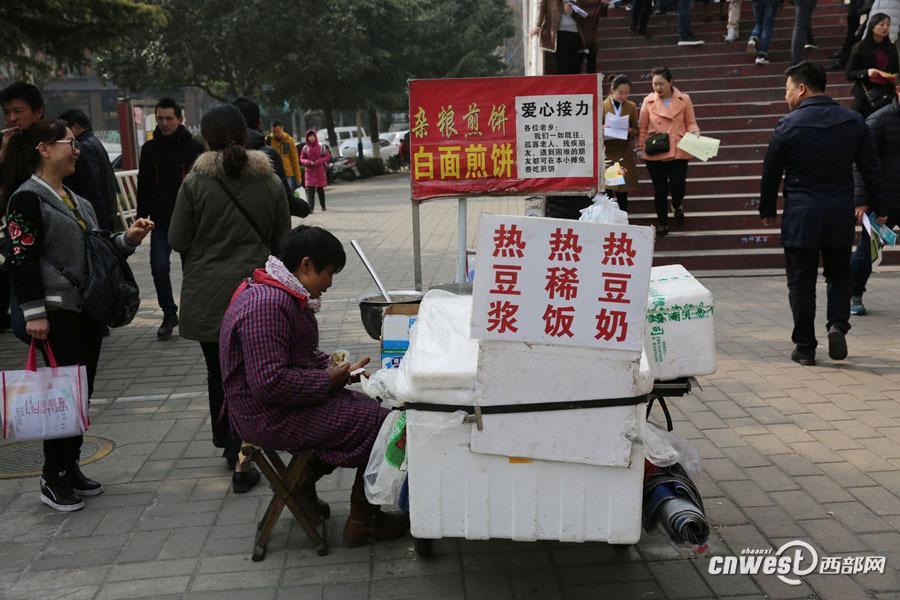 西安煎餅夫妻 9年堅持為特殊群體提供免費煎餅（組圖）