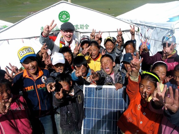 艾瑞克跑兩會(huì) | 這個(gè)大有來(lái)頭的外籍記者,每天只用一分鐘,讓你身臨其境“學(xué)”兩會(huì)