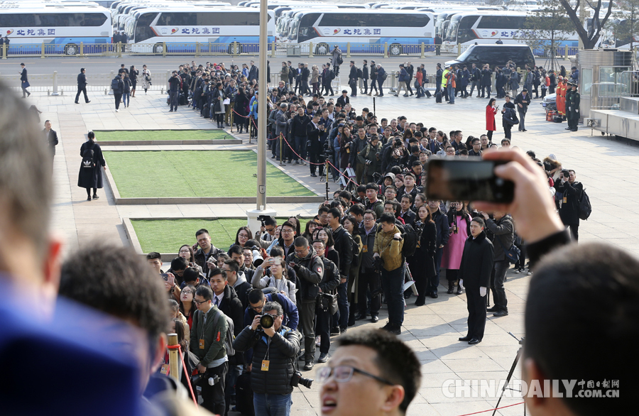 十二屆全國人大五次會議舉行新聞發布會