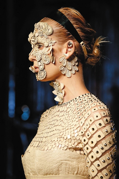 美不過發(fā)間一抹春色 為沉悶增添小浪漫