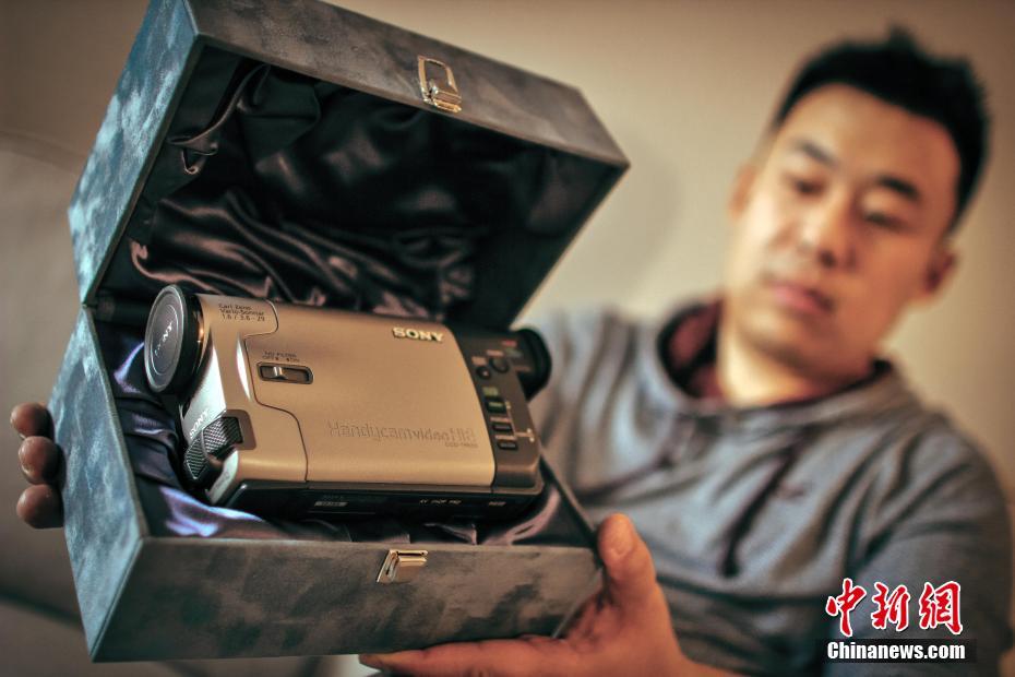 天津80后小伙收藏百余臺經(jīng)典攝像機(jī)（組圖）