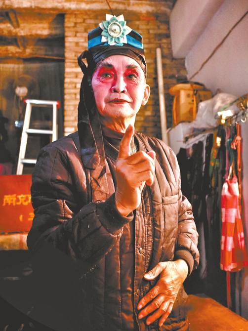 四川南充有群大學生專拍非遺紀錄片 用鏡頭做好傳承