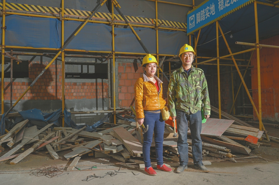 甜蜜浪漫！三對打工夫妻成都興隆湖邊補拍婚紗照（組圖）