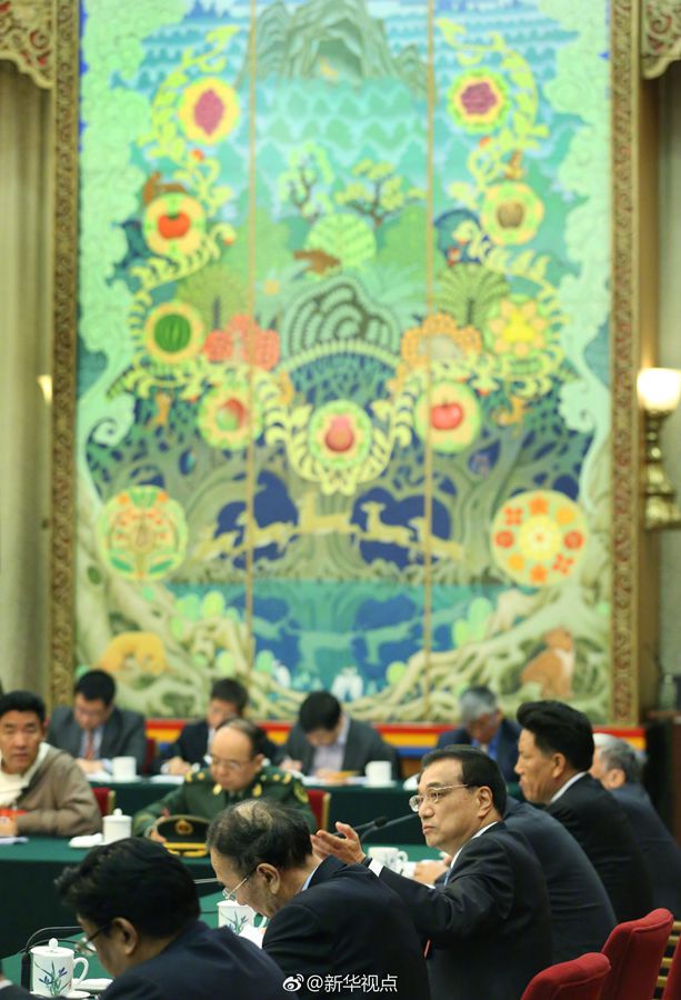李克強(qiáng)參加西藏代表團(tuán)審議：民族團(tuán)結(jié)要像糌粑和糍粑那樣捏成團(tuán)、聚成團(tuán)、抱成團(tuán)