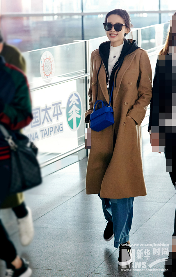 孫怡最新機(jī)場街拍曝光 酷勁十足簡約風(fēng)