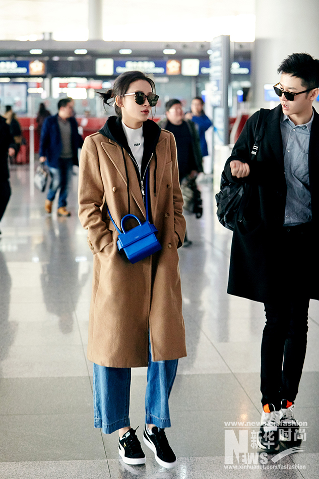 孫怡最新機(jī)場(chǎng)街拍曝光 酷勁十足簡(jiǎn)約風(fēng)