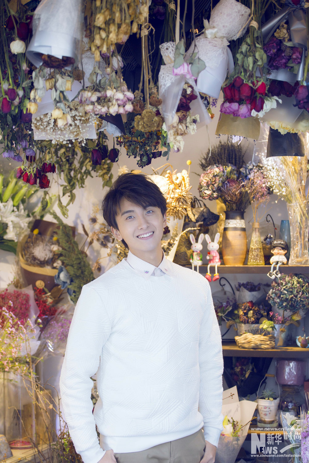 牛駿峰時(shí)尚大片曝光 清新暖男花中示愛