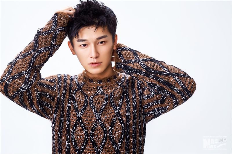 楊旭文曝早春寫真大片 百變駕馭文藝復古風