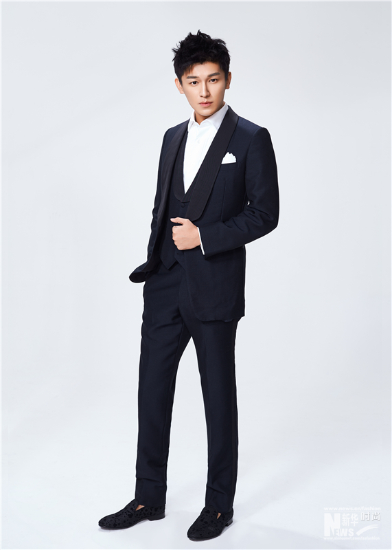 楊旭文曝早春寫真大片 百變駕馭文藝復古風