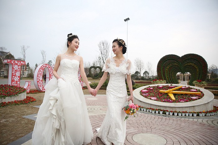 年老的自己是什么樣？準(zhǔn)空姐化妝體驗(yàn)18歲到70歲（組圖）