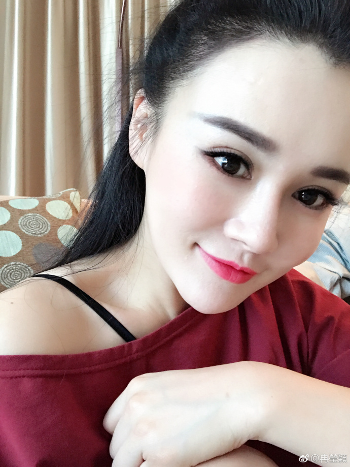 冉瑩穎曬自拍美照 網(wǎng)友：我只看見了“鴿子蛋”【圖】