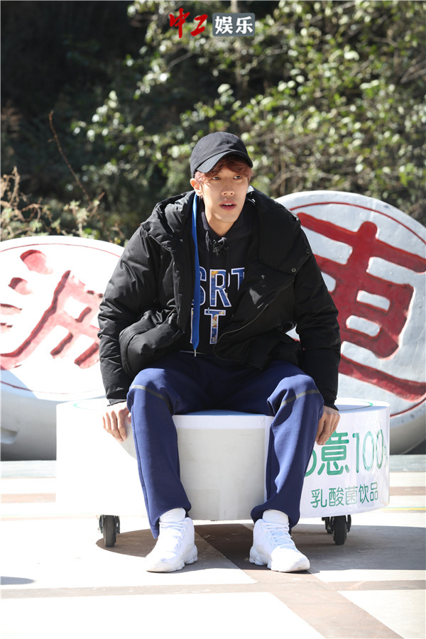 《二十四小時(shí)》大張偉無心任務(wù)賞美景 陳坤煲雞湯遭 “神補(bǔ)刀”[組圖]