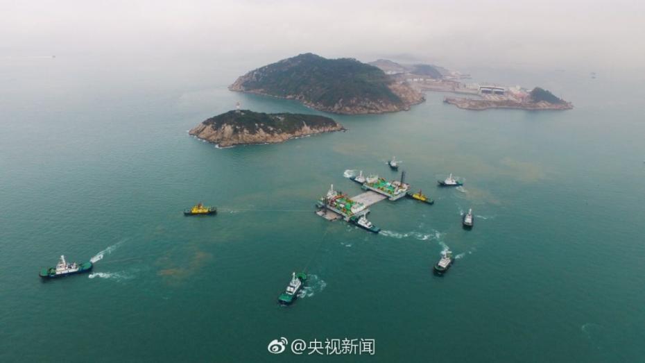 港珠澳大橋海底隧道僅差12米合龍