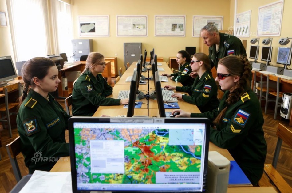 高顏值高材生！俄航天學院培養(yǎng)美女間諜讀圖員