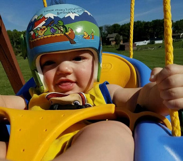 贊！美老嫗妙手繪醫(yī)療帽精美如藝術(shù)品