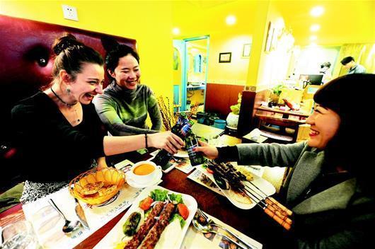 美女留學生來中國學武術 課外做主播