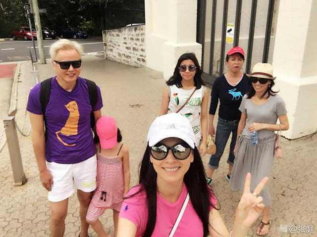 張庭曬幸福合影 三八節深情告白家人(圖)