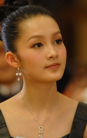 45度角度扒娛圈美顏：楊冪下巴干癟李沁美嘴滿分