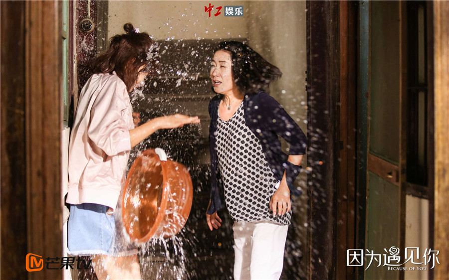 《因?yàn)橛鲆娔恪窡岵?孫怡偷看鄧倫洗澡險(xiǎn)被抓