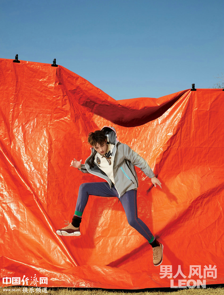 許魏洲最新封面大片曝光 眼神堅定盡展多變魅力