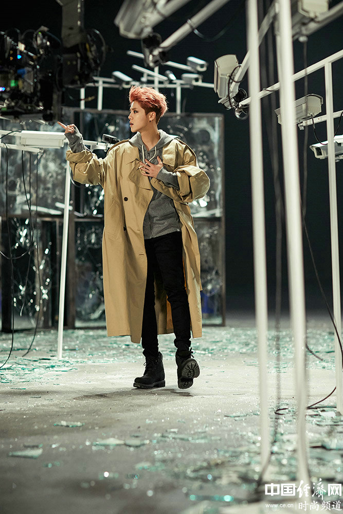 鹿晗《敢》練習室MV上線 拒絕窺私引跨界樂評