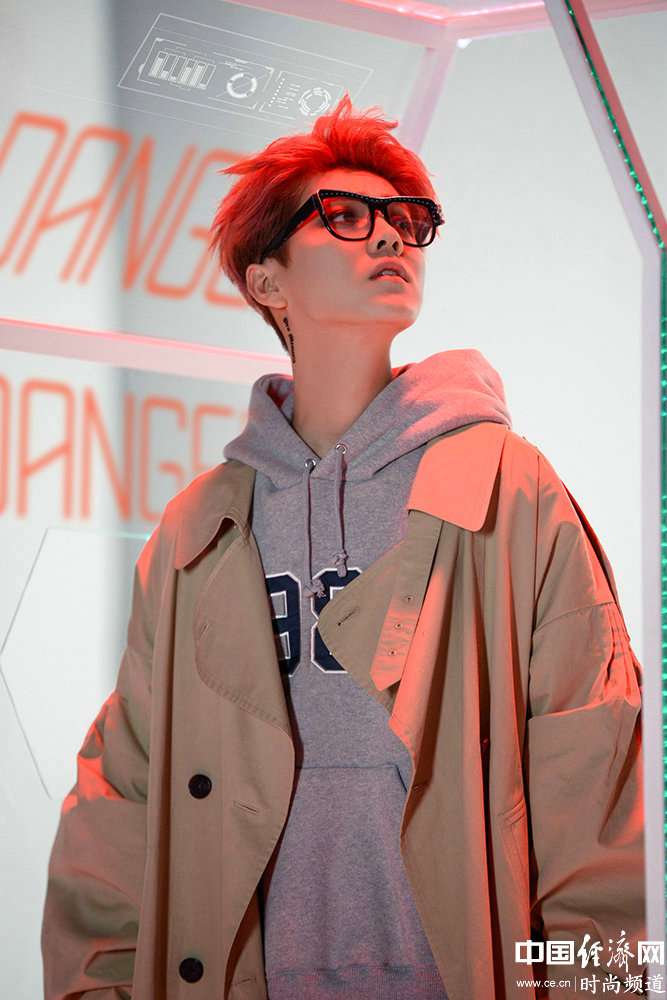 鹿晗《敢》練習室MV上線 拒絕窺私引跨界樂評