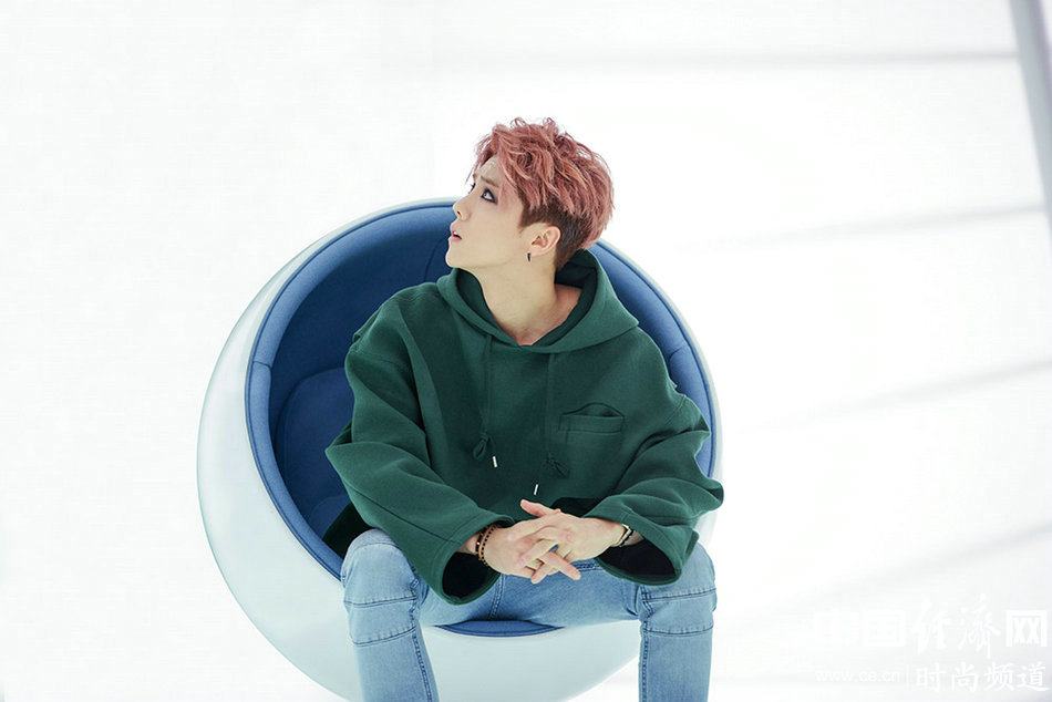 鹿晗《敢》練習(xí)室MV上線 拒絕窺私引跨界樂(lè)評(píng)