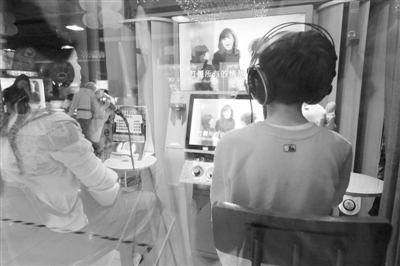 電話亭KTV來了 你還會去傳統KTV嗎