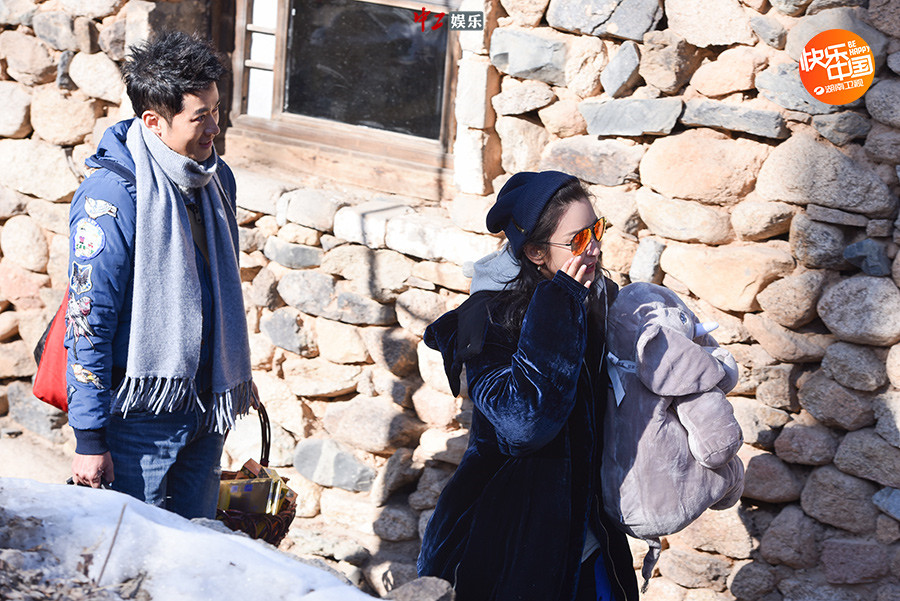 《向往的生活》李冰冰與劉憲華練外語(yǔ) 蘑菇屋學(xué)習(xí)氛圍濃