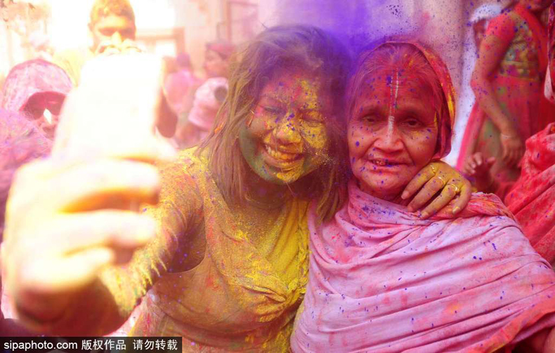 印度寡婦慶胡里節 上演色彩狂歡