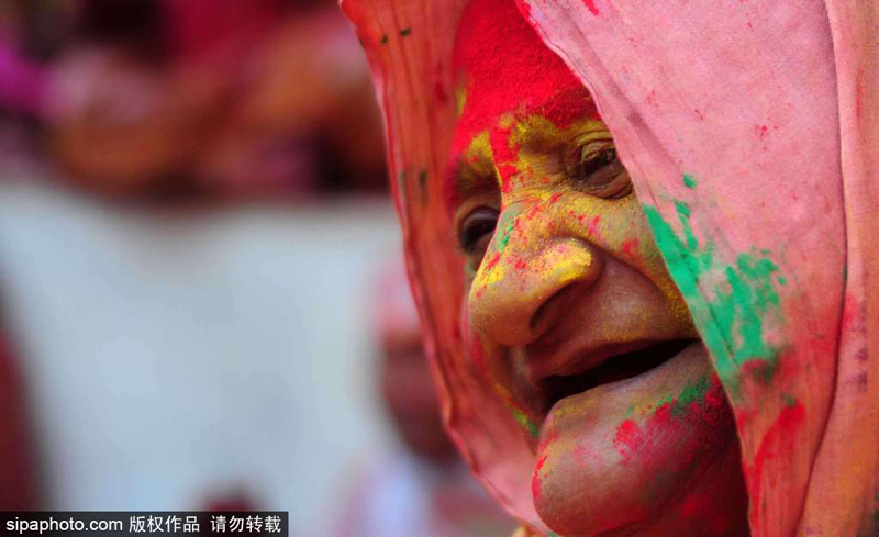 印度寡婦慶胡里節 上演色彩狂歡