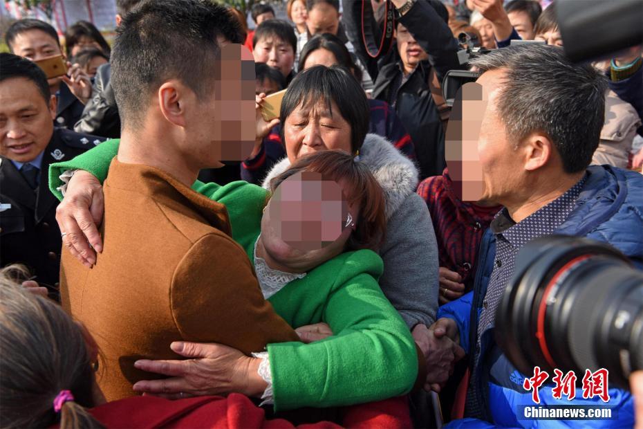 男子3歲遭拐賣 20年后與親生父母相認