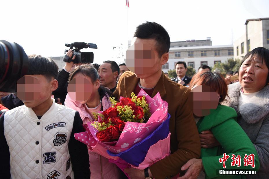 男子3歲遭拐賣 20年后與親生父母相認