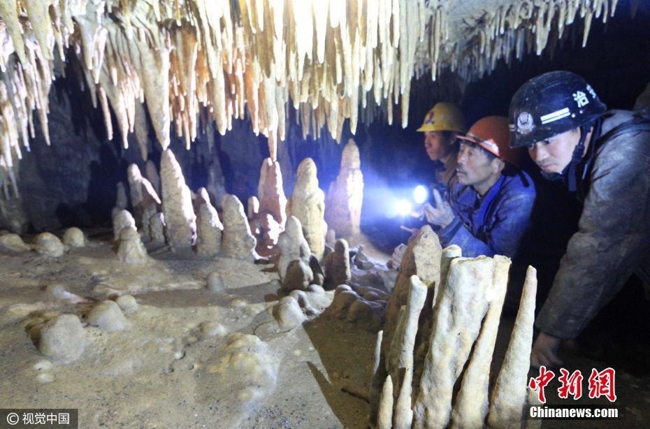 重慶云陽發(fā)現(xiàn)天然溶洞 猶如“海底世界”