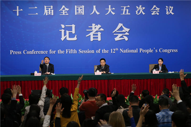 教育部部長(zhǎng)陳寶生就“教育改革發(fā)展”答記者問(wèn)