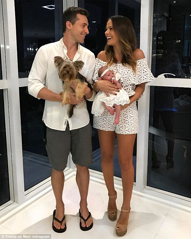 巴西一女嬰剛出生就被抱來秒拍全家福（組圖）