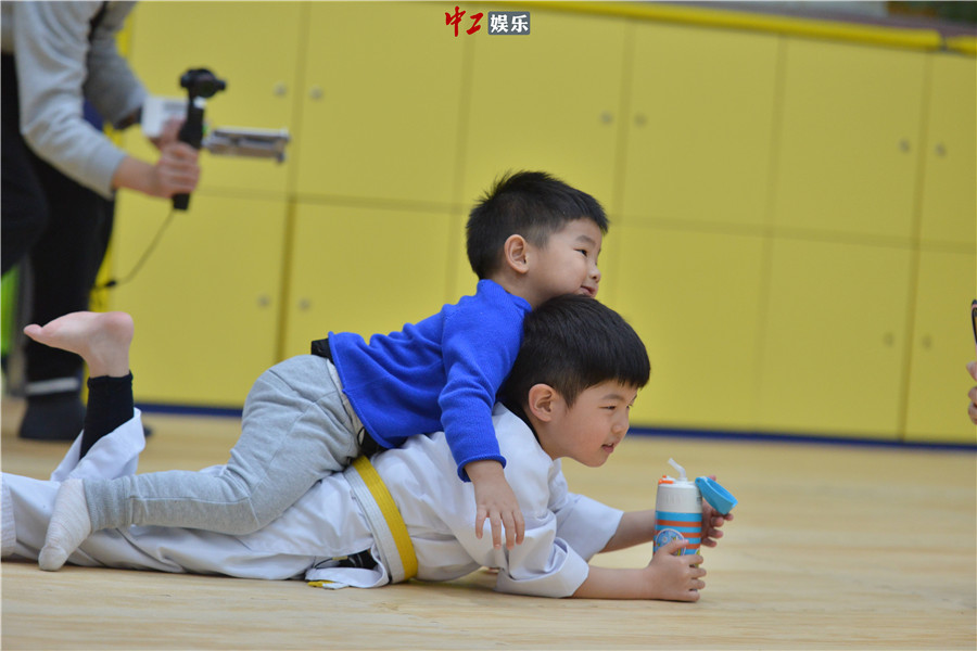 胡可安吉小魚兒正式加盟《媽媽是超人2》掀表情包戰